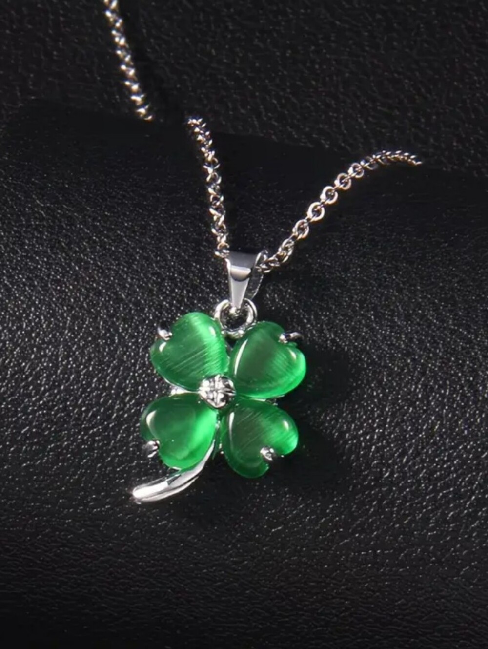 Green Clover Pendant Necklace Silver Tone Lucky Shamrock Y2K Jewelry